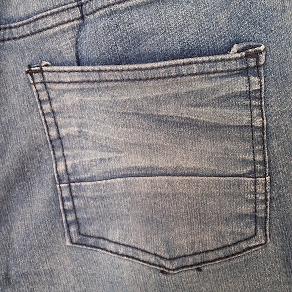 Boys denim shorts. - Picture 3 of 6